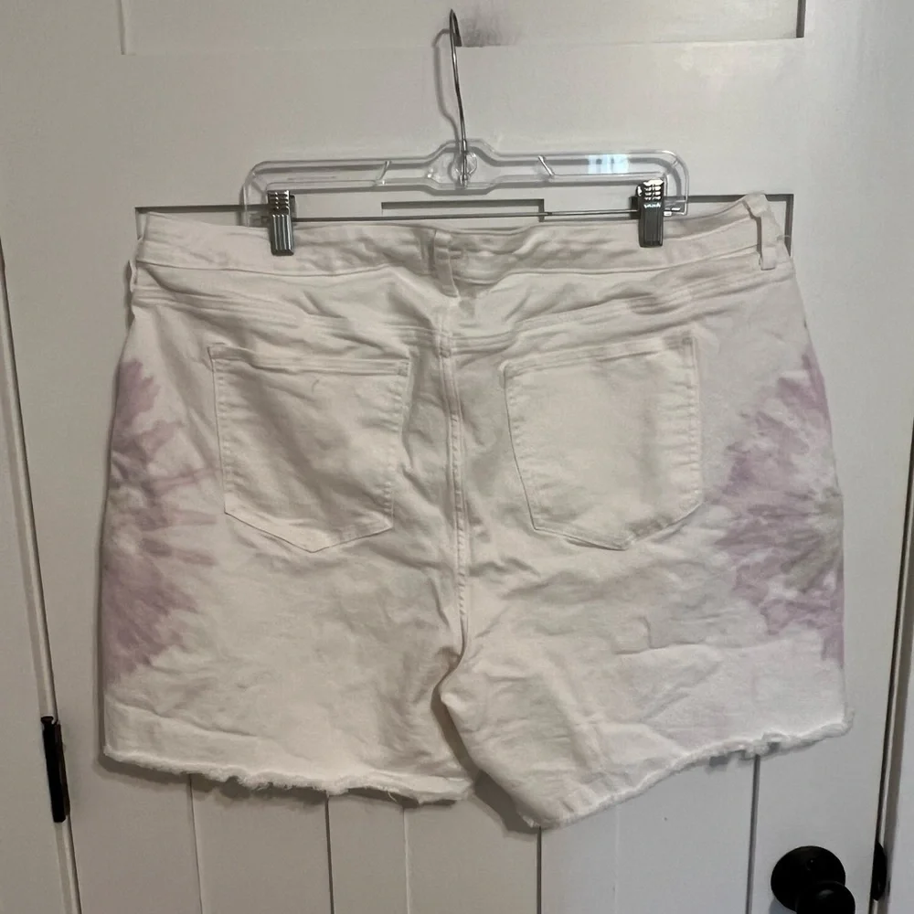 Wonderly Plus Size Midrise Relaxed Midi Denim Shorts White Size 20